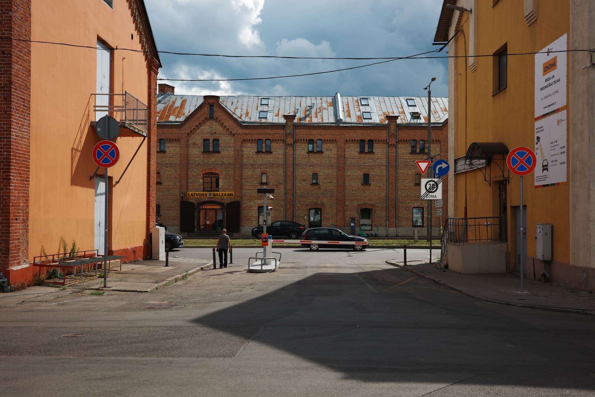 Back of the market